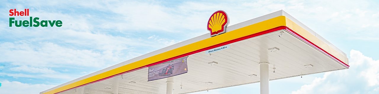 Coche gris estacionado em estación de servicio de Shell en que se lee “Shell FuelSave”
